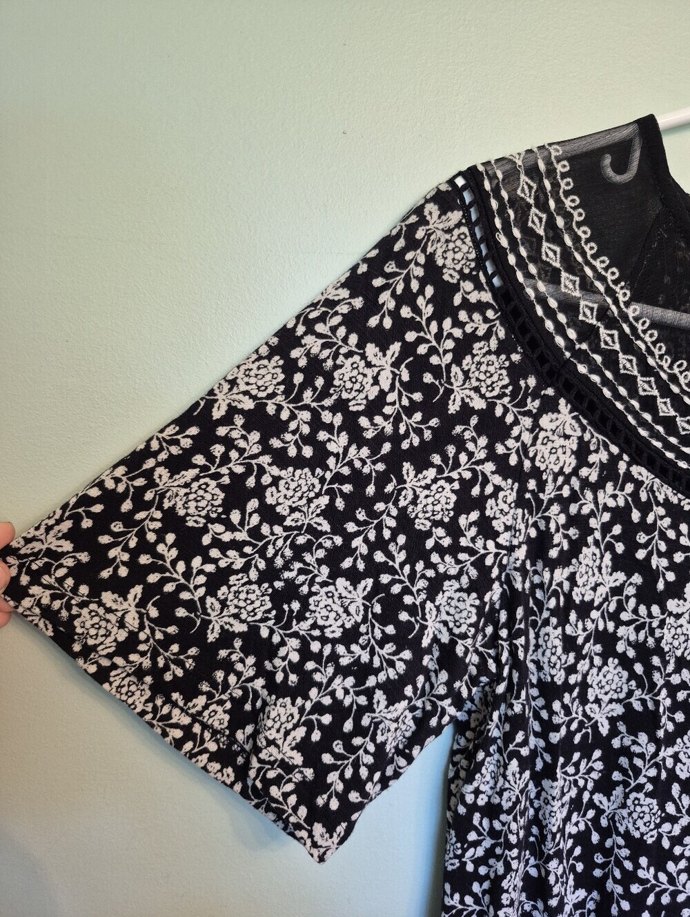 Lucky Brand Women's Feminine Black Floral Embroidered Shirt Size Small - Picture 3 of 6